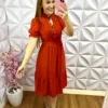 Vestido Dunna Com Gola Laço e Botões Madrepérola Marcelina - Terra Cota - Milla Chic