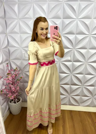 Vestido Sarja com Guipper Longo Maria Alice - Areia com Rosa - Milla Chic
