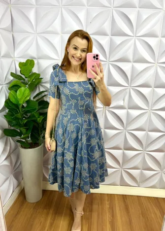 Vestido Jeans Bordado Com Laço Na Manga Alice - Azul Escuro - Milla Chic