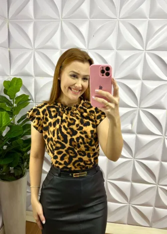 Blusa Dunna Gola Drapeada Manga Babadinho Olivia - Onça - Milla Chic
