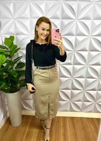 Camisa Dunna Com Trabalhado de Flor Manga Longa Florência - Preta - Milla Chic