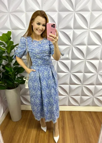 Milla Chic - millachic com br conjunto jeans bordado midi com manga princesa priscila azul claro 4 Conjunto Jeans Bordado Mídi Com Manga Princesa Priscila - Azul Claro - Milla Chic
