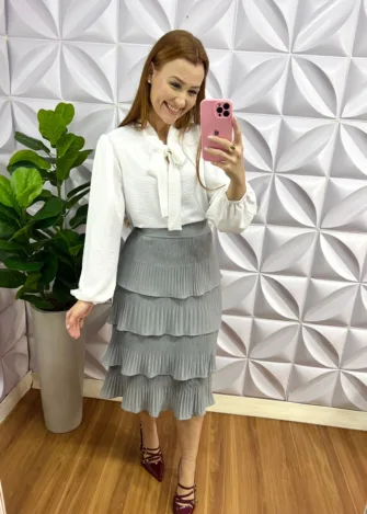 Saia Crepe Alfaiataria Plissada De Camadas Anylara - Cinza - Milla Chic