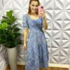 Vestido Jeans Bordado Em Alto Relevo Mídi Rebecca - Azul - Milla Chic