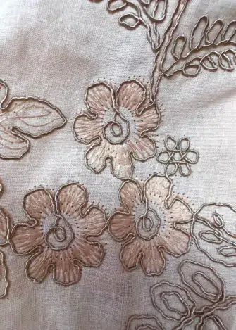 Vestido Laíse 100% Algodão Bordado Em Alto Relevo Helena - Areia - Milla Chic