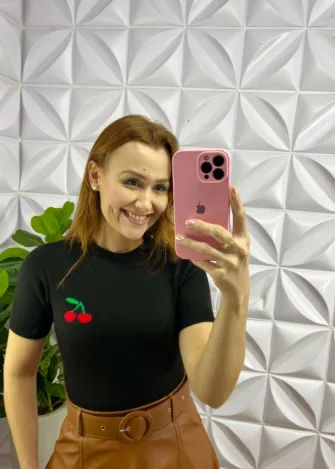Blusa Tricot Modal Bordada Cereja Carol - Preto - Milla Chic