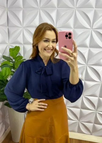 Camisa Dunna Manga Longa Com Gola Laço Elisiany - Azul Marinho - Milla Chic