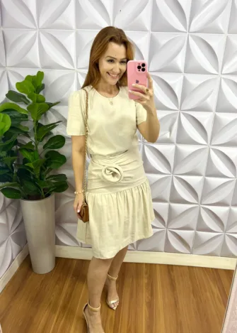 Milla Chic - millachic com br conjunto alfaiataria blusa com manga princesa mila areia 1 Conjunto Linhocel Saia Drapeada Com Flor Camily - Areia - Milla Chic