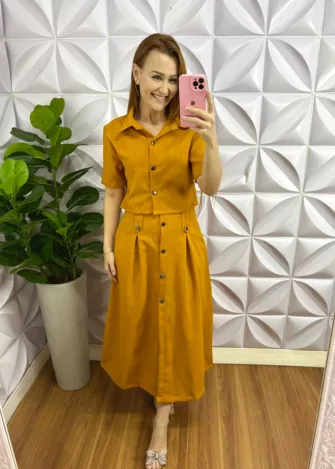 Milla Chic - millachic com br conjunto no crepe linho midi com botoes metalizados cassiane mostarda Conjunto No Crepe Linho Mídi Com Botões Metalizados Cassiane - Mostarda - Milla Chic