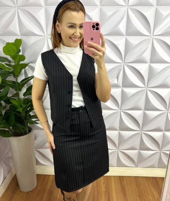 Conjunto Risca De Giz Alfaiataria Curto Com Colete  Carolina - Preto - Milla Chic