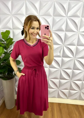 Milla Chic - millachic com br conjunto tecido de moletinho gola pique saia gode lara cereja 2 Conjunto Tecido de Moletinho Gola Pique Saia Godê Lara - Cereja - Milla Chic