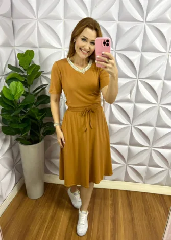 Conjunto Tecido de Moletinho Gola Pique Saia Godê Lara - Mostarda - Milla Chic