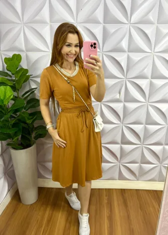 Conjunto Tecido de Moletinho Gola Pique Saia Godê Lara - Mostarda - Milla Chic