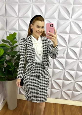 Milla Chic - millachic com br conjunto tweed quadriculado blazer e saia tubinho sheilla preto 1 Conjunto Tweed Quadriculado Blazer e Saia Tubinho Sheilla - Preto - Milla Chic