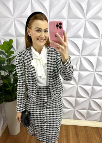 Milla Chic - millachic com br conjunto tweed quadriculado blazer e saia tubinho sheilla preto 4 Conjunto Tweed Quadriculado Blazer e Saia Tubinho Sheilla - Preto - Milla Chic