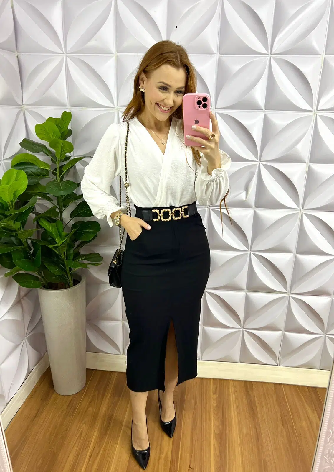 Saia Cotelê Com Elastano Mídi Fenda Frontal Cristina - Preto - Milla Chic