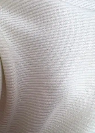 Saia De Couro Midi Com Fenda Frontal Zíper e Botão Encapado Luna - Preto - Milla Chic