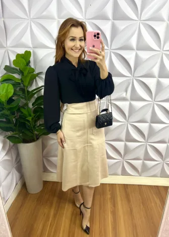 Saia Suede Mídi Com Bolsos Gabriele - Areia - Milla Chic
