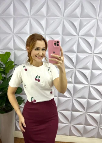 Tshirt Com Silque De Cerejas No Malha de Algodão Carla - Branca - Milla Chic