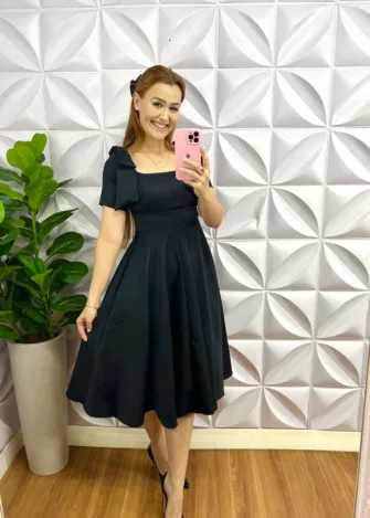 Vestido Crepe Alfaiataria Mídi Godê Com Laço Alice - Preto - Milla Chic