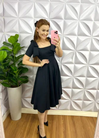 Vestido Crepe Alfaiataria Mídi Godê Com Laço Alice - Preto - Milla Chic
