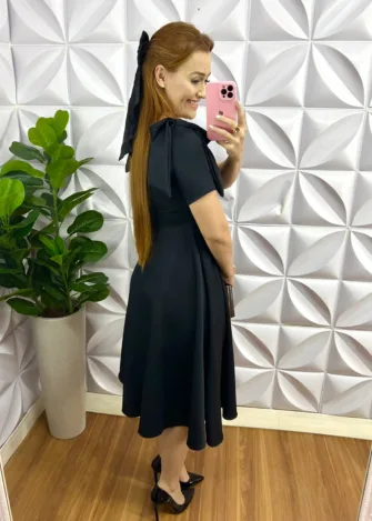 Vestido Crepe Alfaiataria Mídi Godê Com Laço Alice - Preto - Milla Chic