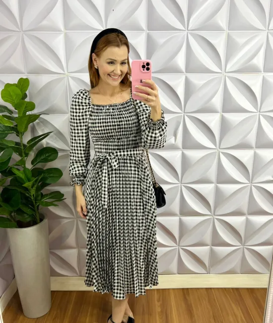 Vestido Lastex Saia Plissada Mídi Carla - Preto e Branco - Milla Chic