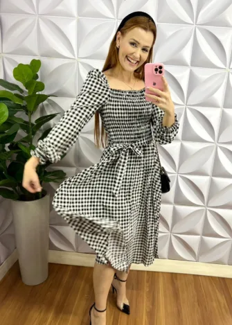 Vestido Lastex Saia Plissada Mídi Carla - Preto e Branco - Milla Chic