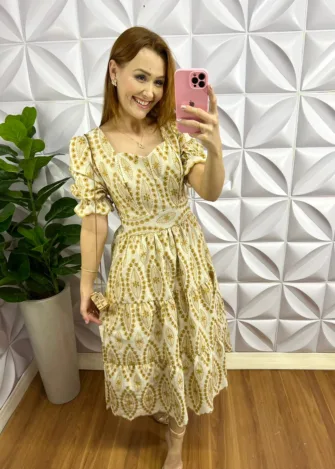 Vestido Linho Bordado Manga Princesa Mídi Luara - Amarelo - Milla Chic