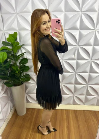 Vestido Tule Gola Alta Manga Longa Pala De Lastex Na Cintura Curto Cor Lisa Adele - Preto - Milla Chic