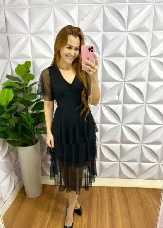 Vestido Tule Decote V Manga Soltinha Mídi Com Babados Três Marias Barbara - Preto - Milla Chic