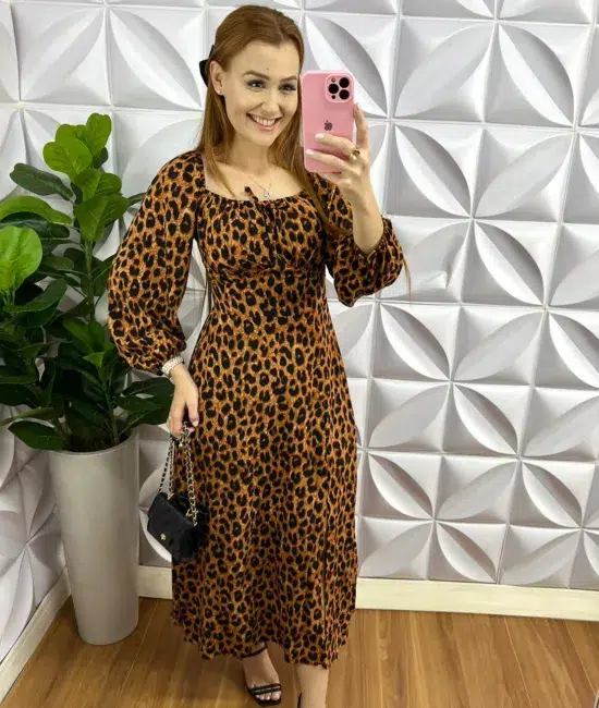 Vestido Viscolinho Estampado Mídi Com Manga Longa Nicole - Oncinha - Milla Chic