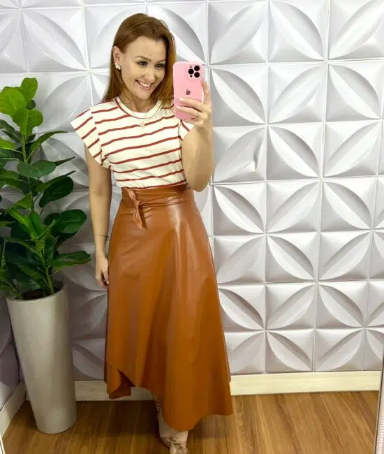 Saia Envelope De Couro Mídi Liriane - Caramelo - Milla Chic