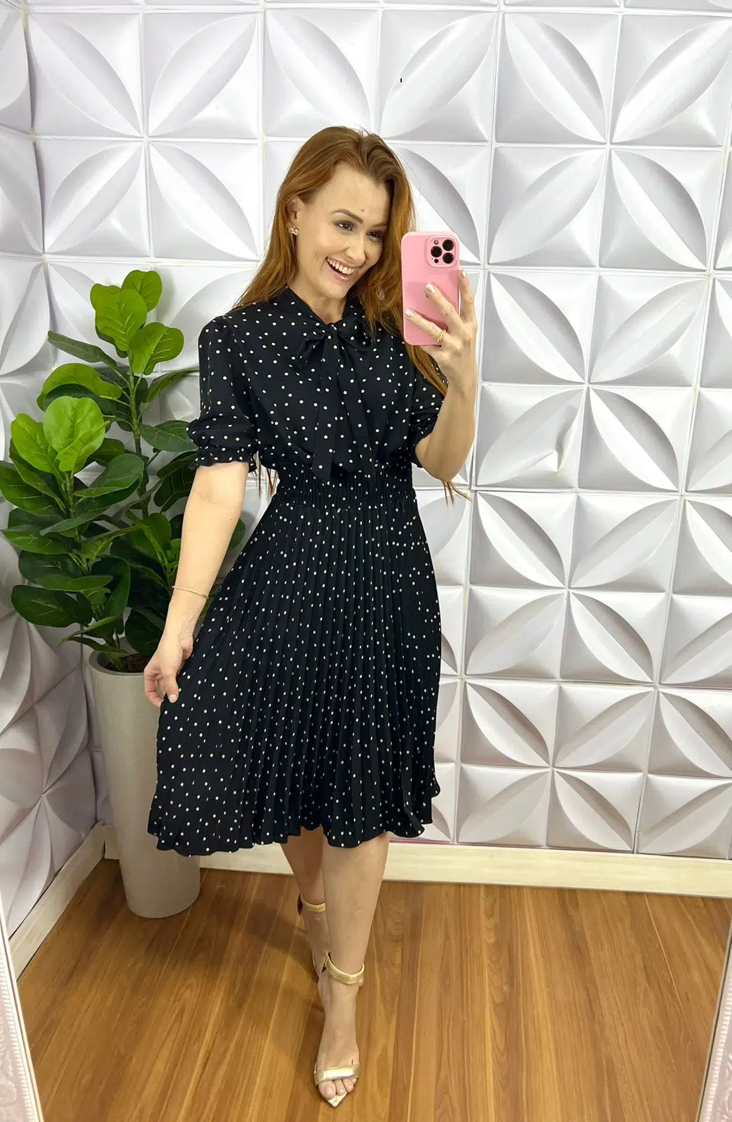 Vestido Crepinho Poá Com Saia Plissada Aurora - Preto - Milla Chic