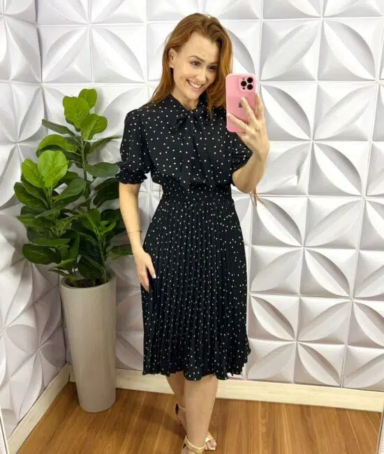 Vestido Crepinho Poá Com Saia Plissada Aurora - Preto - Milla Chic