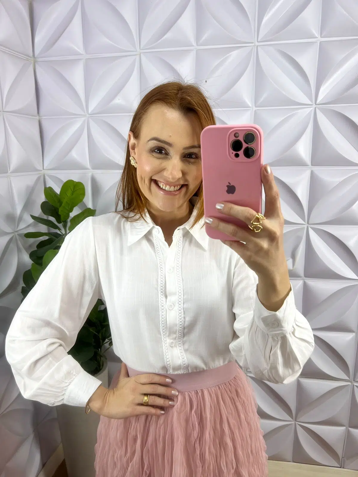 Camisa Cambraia de Linho Bordada Manga Longa Daria - Branca - Milla Chic