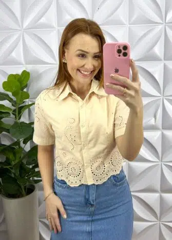 Camisa Laise 100% Algodão Estilo Cropped Vivian - Manteiga - Milla Chic