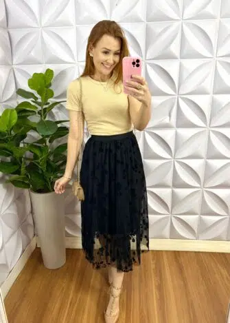 Saia Tule Mídi Com Flores Bordadas Isabella - Preta - Milla Chic