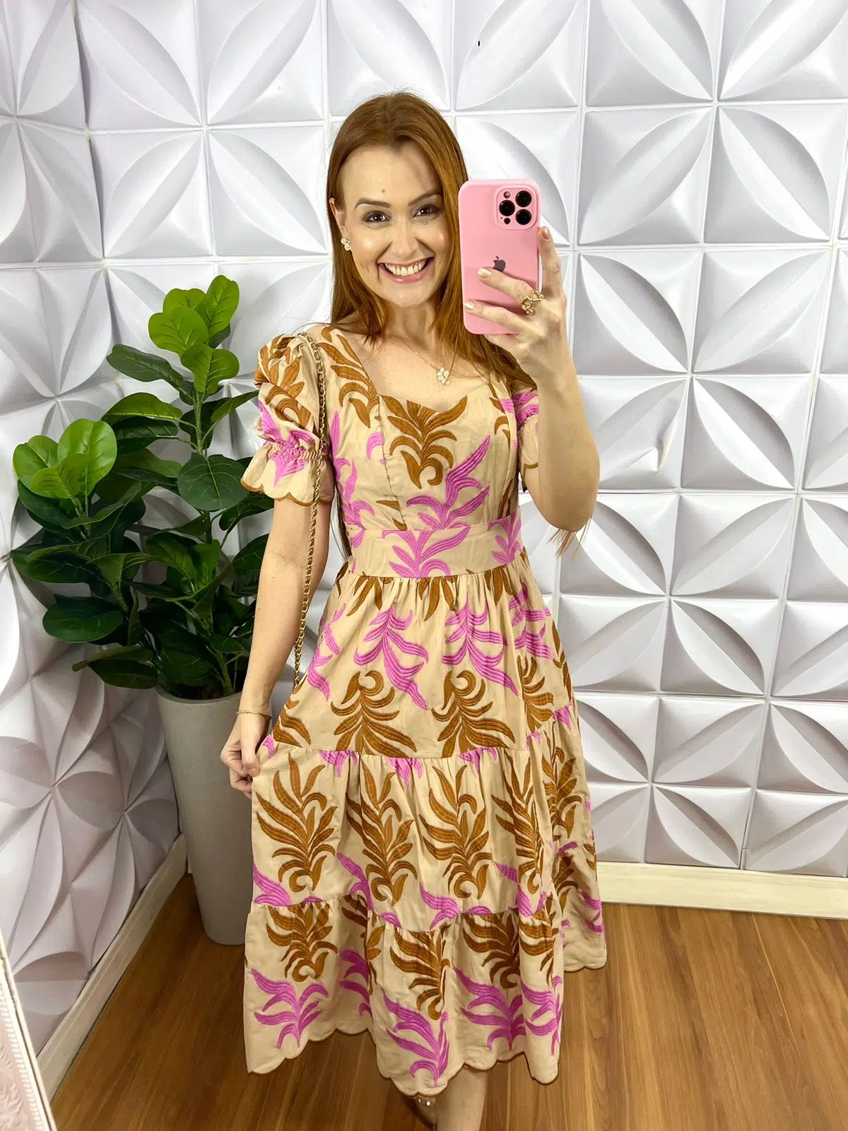 Vestido de Laise de Algodão Todo Bordado Fabiane - Areia com Rosa e Caramelo - Milla Chic