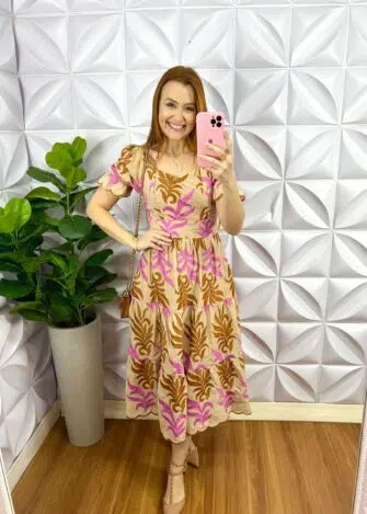 Vestido de Laise de Algodão Todo Bordado Fabiane - Areia com Rosa e Caramelo - Milla Chic