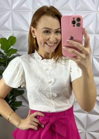 Blusa Cambraia de Linho Com Aplicação de Coração Barbara - Branca - Milla Chic