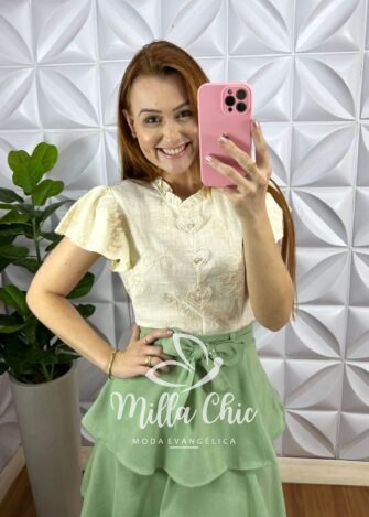 Milla Chic - millachic com br blusa cambraia de linho com aplicacao de coracao barbie areia Blusa Cambraia de Linho Com Aplicação de Coração Barbara - Areia - Milla Chic