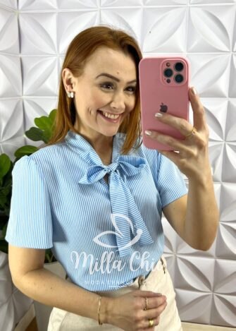 Blusa Crepe Alfaiataria Com Gola Laço Listrada Katia - Baby Blue - Milla Chic