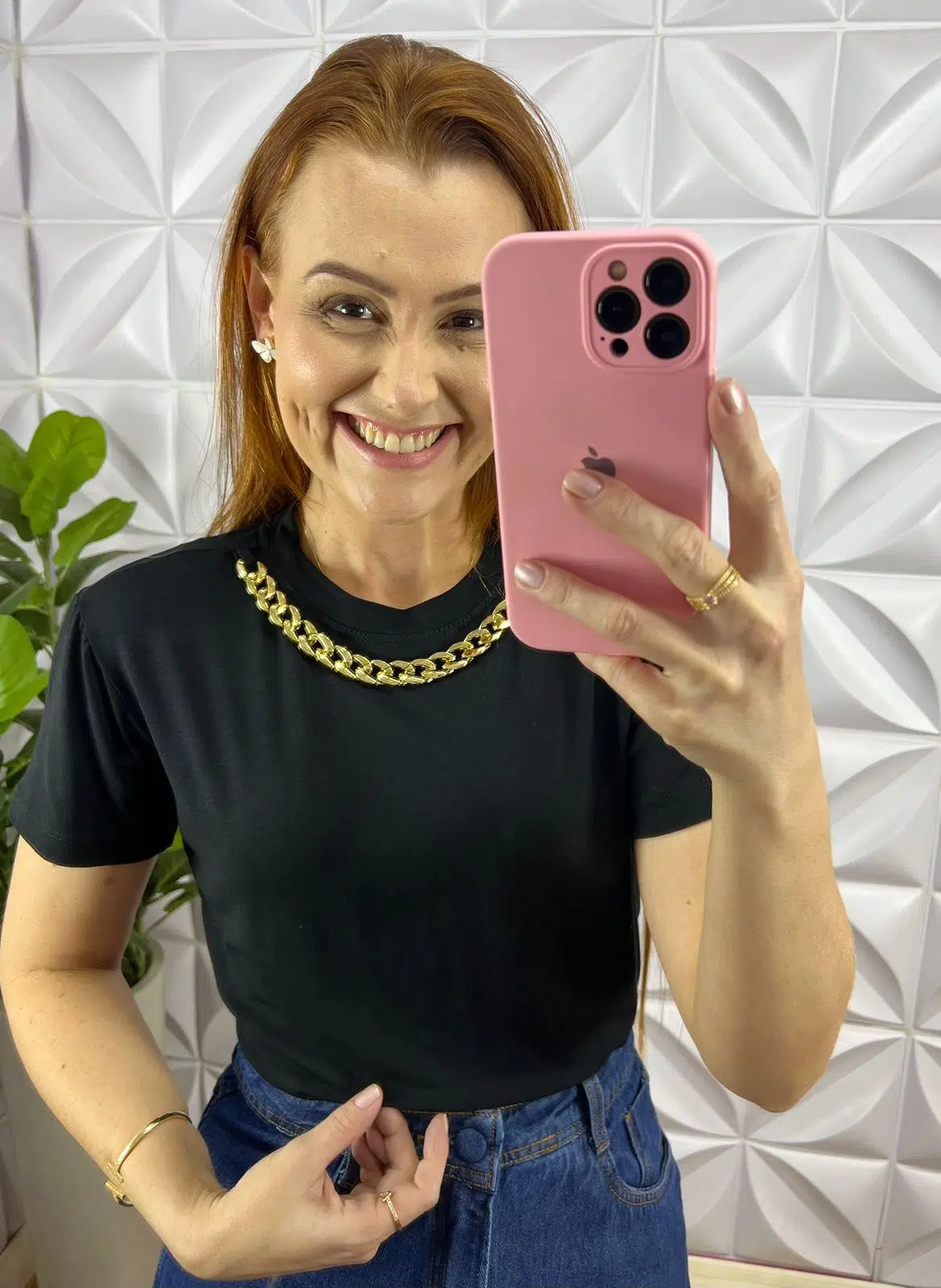 Blusa Moletinho Com Colar Dourado Ana Beatriz - Preto - Milla Chic