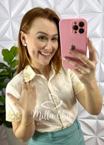 Camisa Cambraia de Linho Bordada Na Gola e Manga Lucia - Areia - Milla Chic