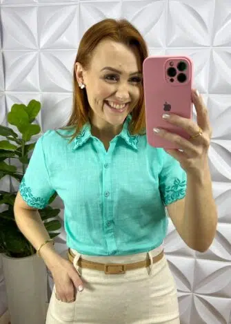 Camisa Cambraia de Linho Bordada Na Gola e Manga Lucia - Verde Agua - Milla Chic
