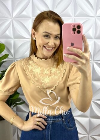 Camisa Crepe de Seda Com Babado Na Gola Bordado Estefani - Doce de Leite - Milla Chic