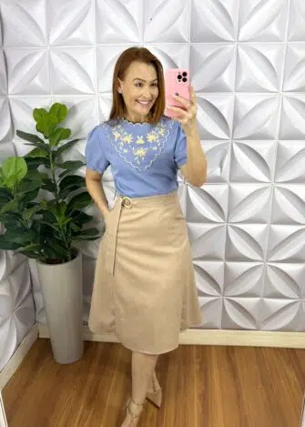 Camisa Crepe de Seda Com Babado Na Gola Bordado Estefani - Baby Blue - Milla Chic