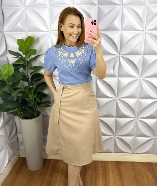 Camisa Crepe de Seda Com Babado Na Gola Bordado Estefani - Baby Blue - Milla Chic