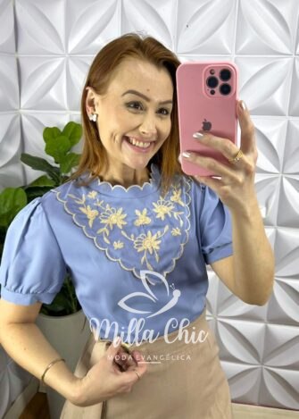 Camisa Crepe de Seda Com Babado Na Gola Bordado Estefani - Baby Blue - Milla Chic